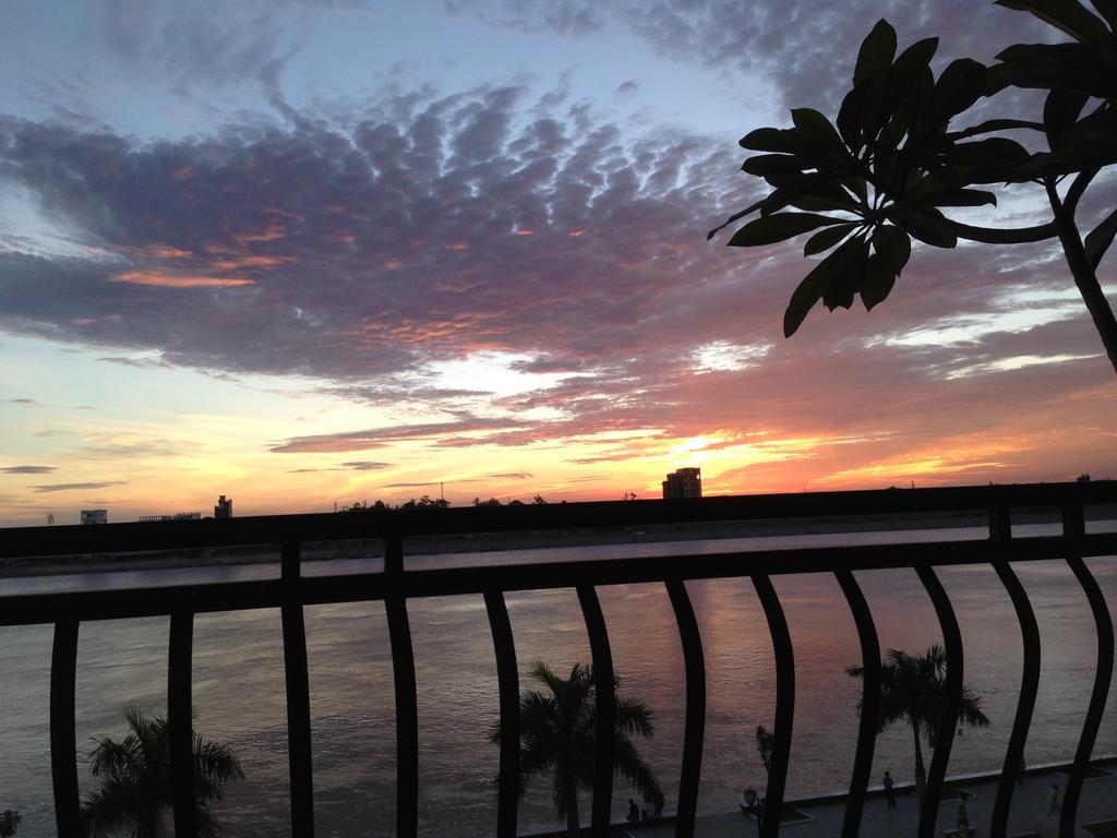 New Season Riverside Hotel Phnom Penh Eksteriør bilde