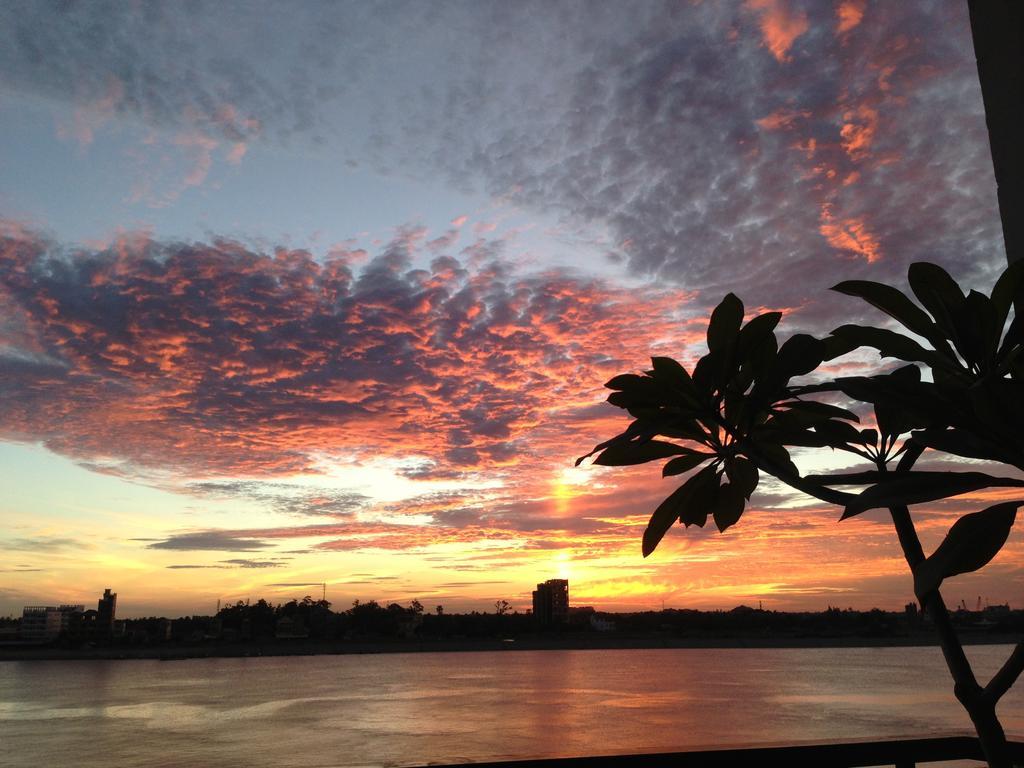 New Season Riverside Hotel Phnom Penh Eksteriør bilde