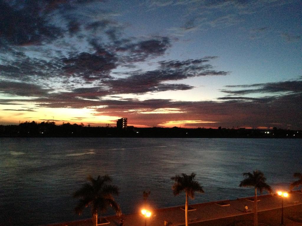 New Season Riverside Hotel Phnom Penh Eksteriør bilde