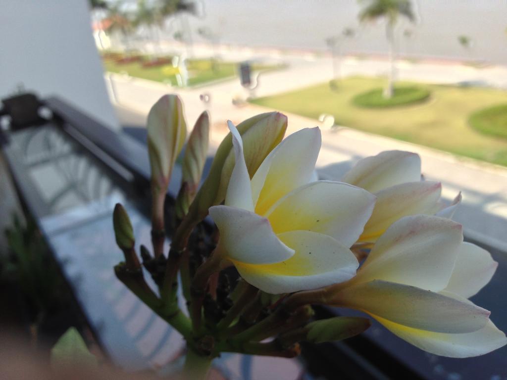 New Season Riverside Hotel Phnom Penh Eksteriør bilde