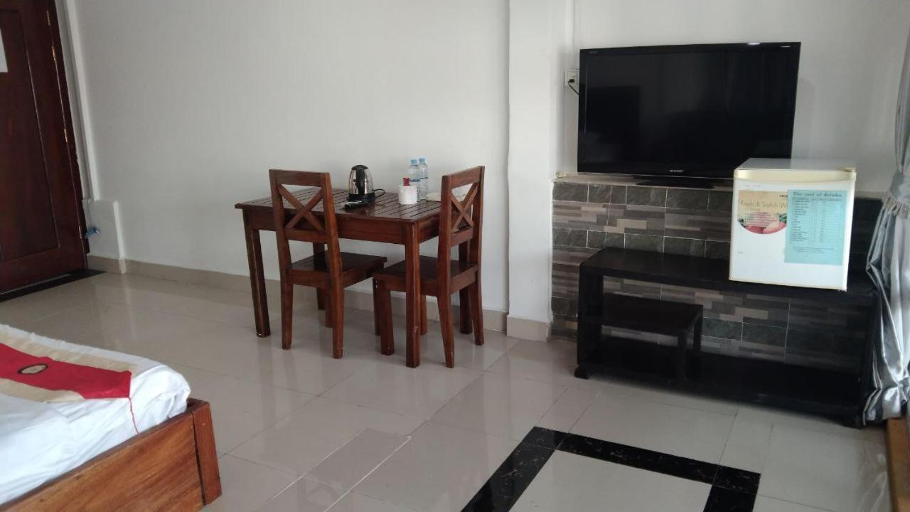 New Season Riverside Hotel Phnom Penh Eksteriør bilde