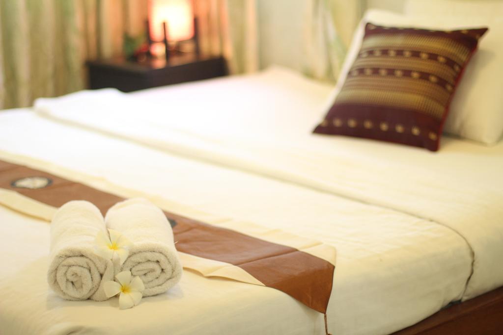 New Season Riverside Hotel Phnom Penh Rom bilde