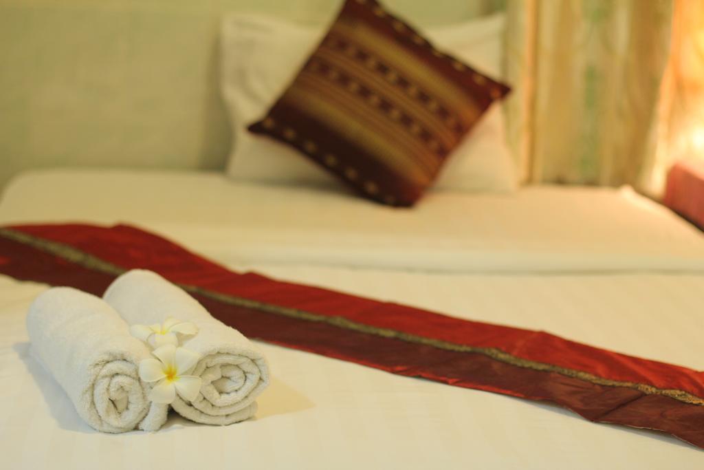 New Season Riverside Hotel Phnom Penh Rom bilde