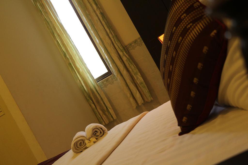 New Season Riverside Hotel Phnom Penh Eksteriør bilde