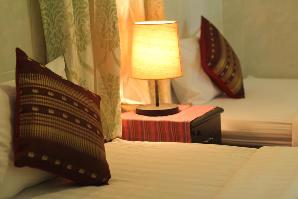 New Season Riverside Hotel Phnom Penh Rom bilde