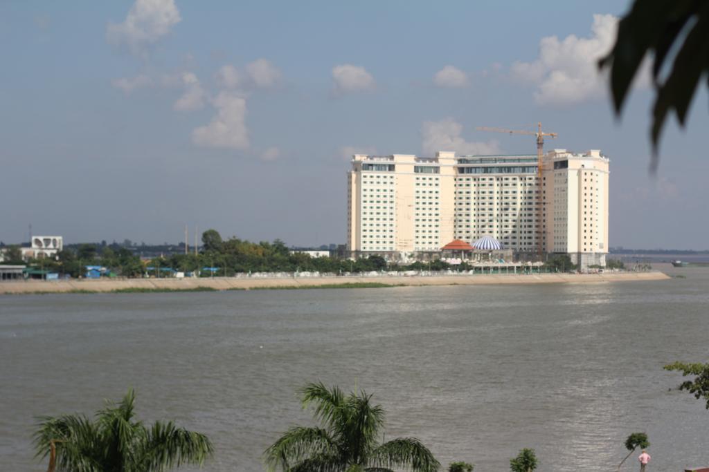New Season Riverside Hotel Phnom Penh Rom bilde