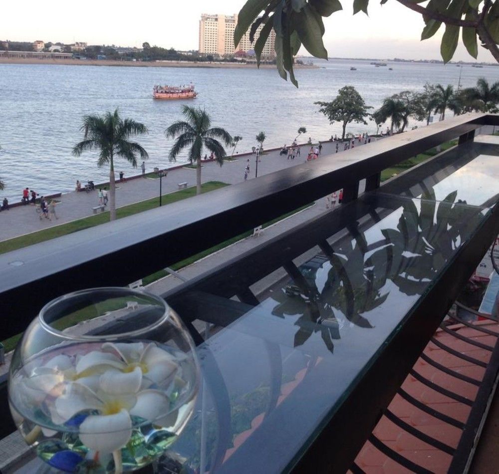 New Season Riverside Hotel Phnom Penh Eksteriør bilde