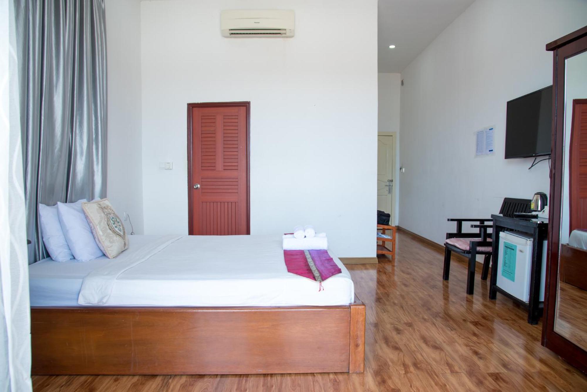 New Season Riverside Hotel Phnom Penh Eksteriør bilde